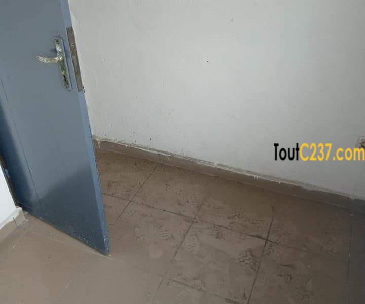 Bureau à louer à Deido, Douala