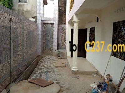 Duplex à louer à Logpom, Douala