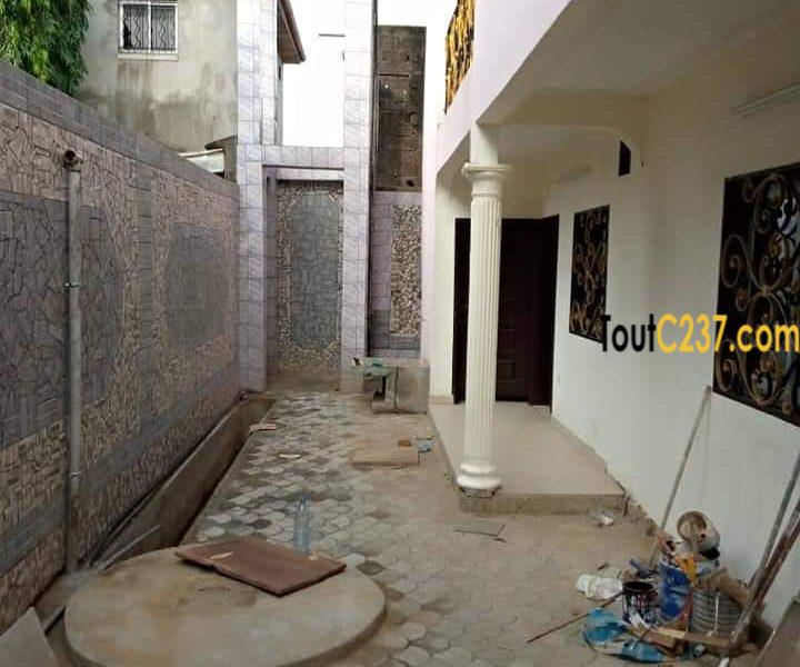 Duplex à louer à Logpom, Douala