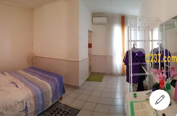 Studio Meublé à louer à Bonapriso, Douala