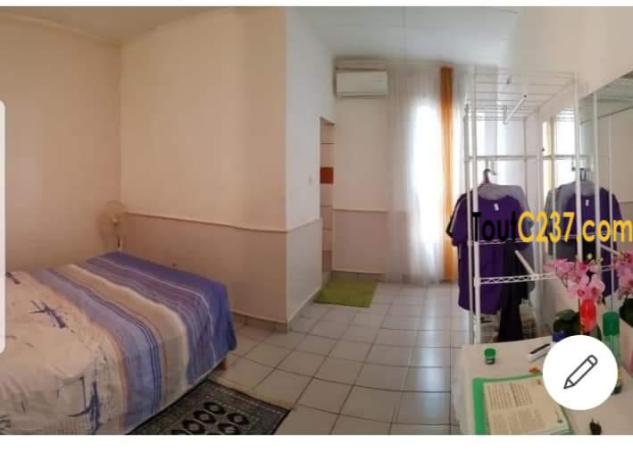 Studio Meublé à louer à Bonapriso, Douala