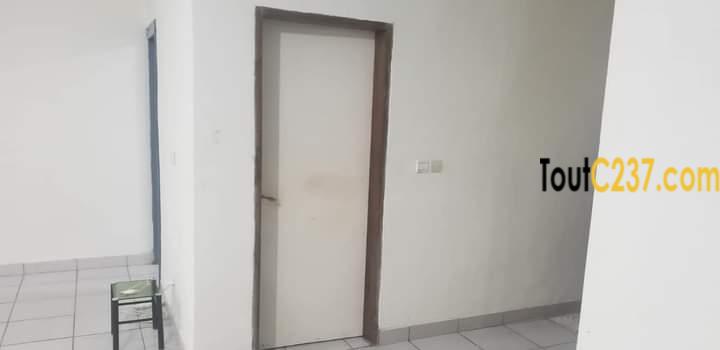 Appartement à louer à Bonapriso, Douala