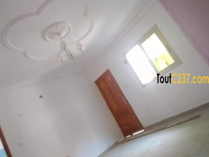 Duplex à louer à Logpom, Douala