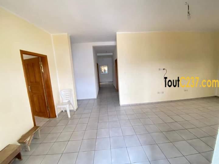 Duplex à louer à Logpom, Douala