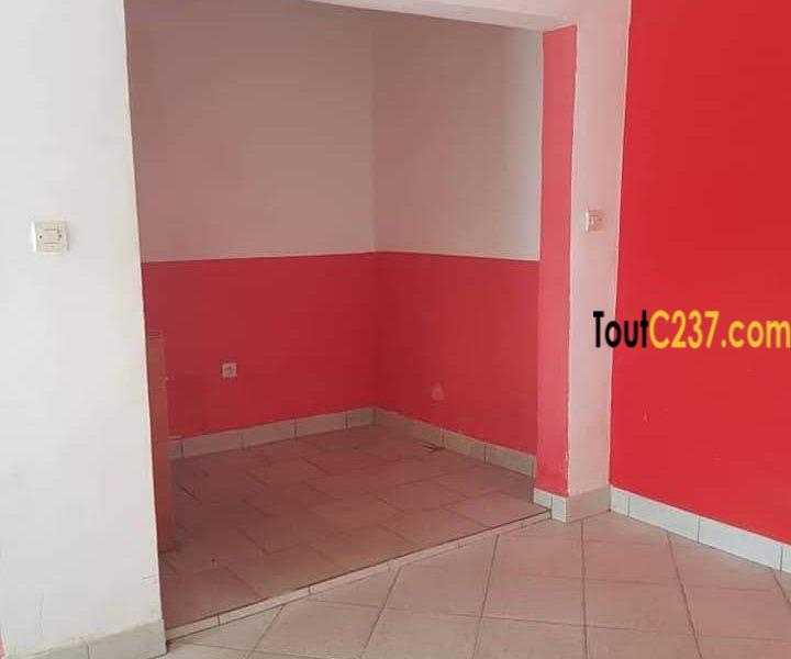 Espace commercial à louer à Bonapriso, Douala