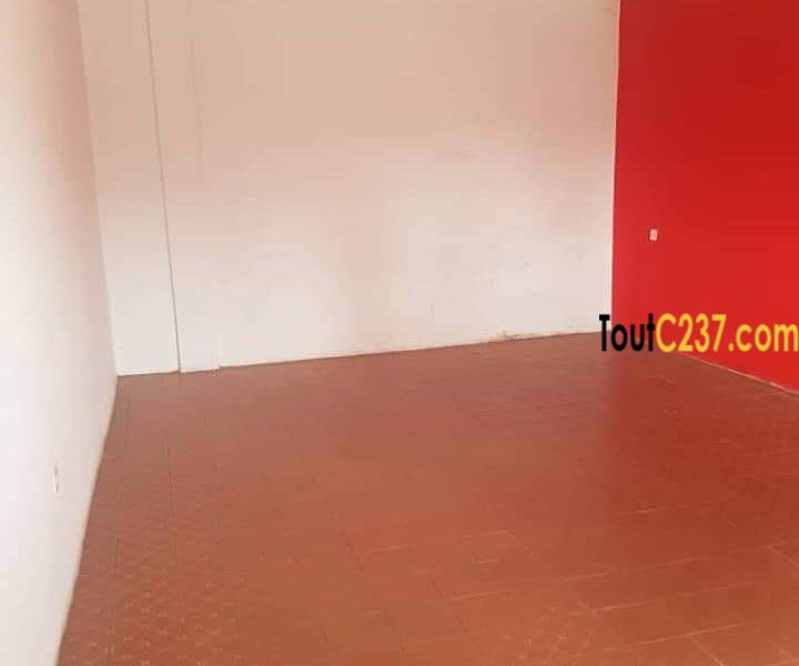 Espace commercial à louer à Bonapriso, Douala