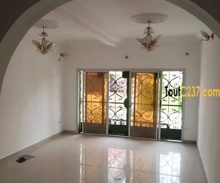 Duplex moderne à louer à Kotto, Douala