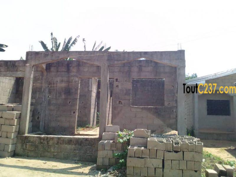Urgence: Terrain à vendre à Pk15, Douala
