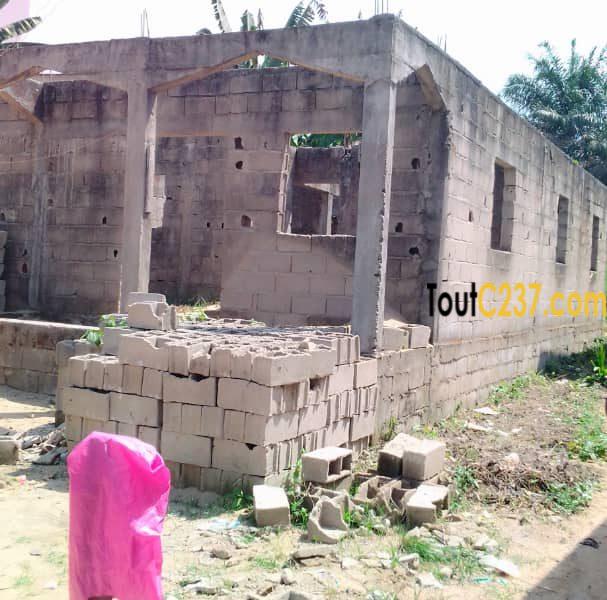 Urgence: Terrain à vendre à Pk15, Douala