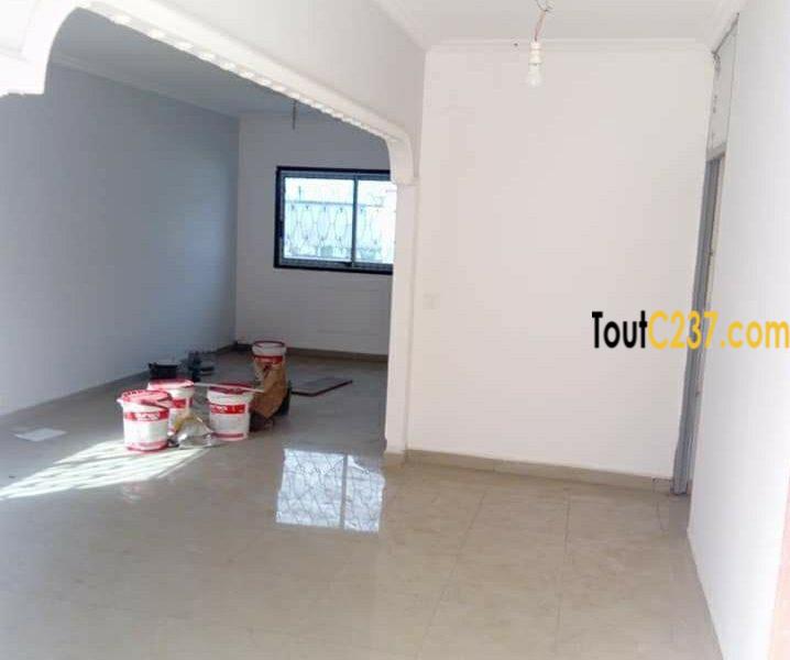 Villa sic à louer à Bonamoussadi, Douala