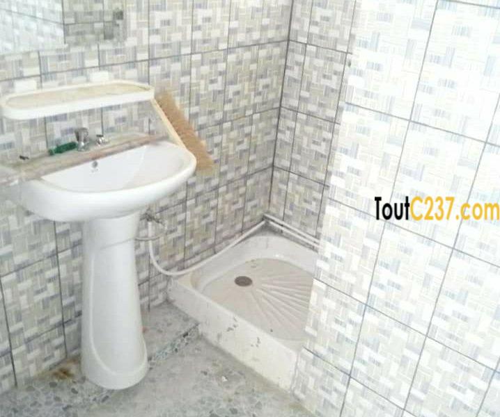 Villa sic à louer à Bonamoussadi, Douala