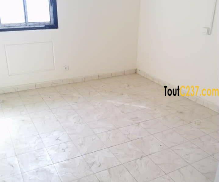 Villa sic à louer à Bonamoussadi, Douala