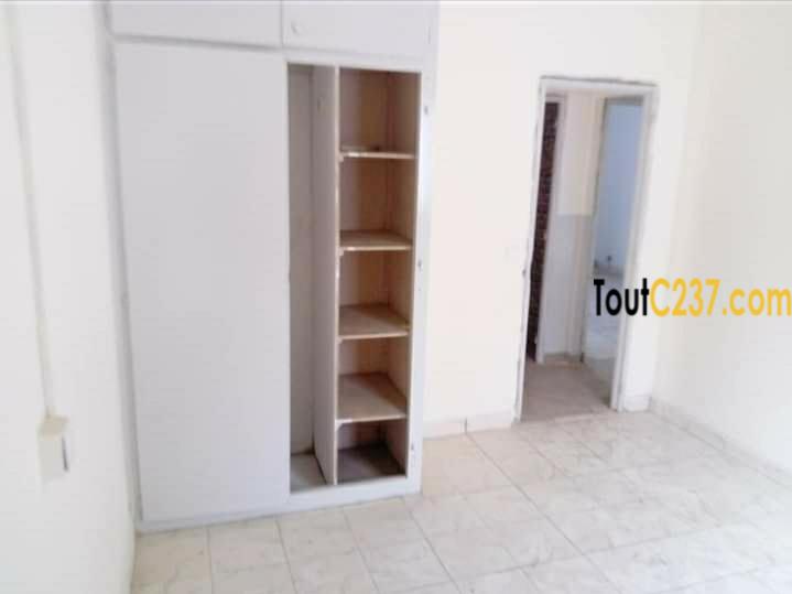Villa sic à louer à Bonamoussadi, Douala