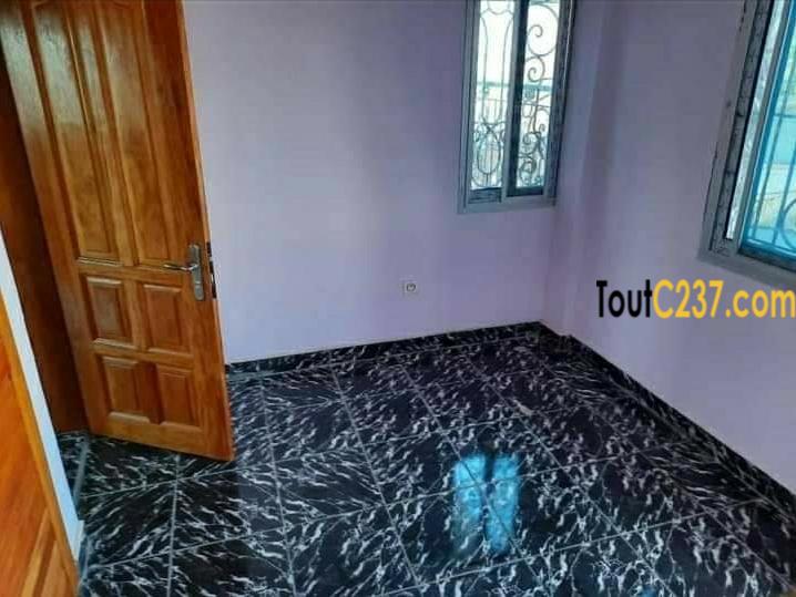 Studio moderne à louer à Bonamoussadi sable, Douala