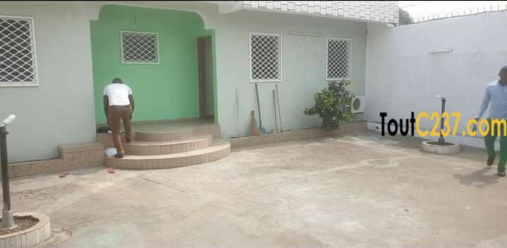 Maison, villa à vendre à Bonamoussadi, Douala