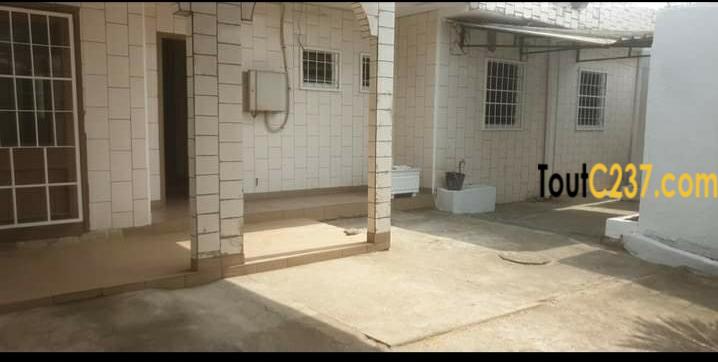 Maison, villa à vendre à Bonamoussadi, Douala