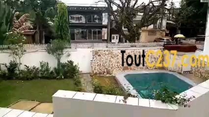 Vaste et joli Duplex à louer à Bonapriso, Douala