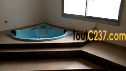 Vaste et joli Duplex à louer à Bonapriso, Douala