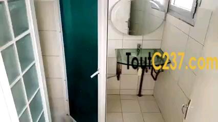 Vaste et joli Duplex à louer à Bonapriso, Douala