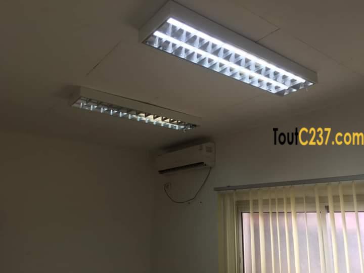 Bureaux à louer à Akwa, Douala