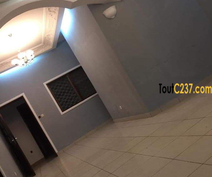 Villa à louer à Bonamoussadi, Douala