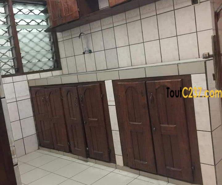 Villa à louer à Bonamoussadi, Douala