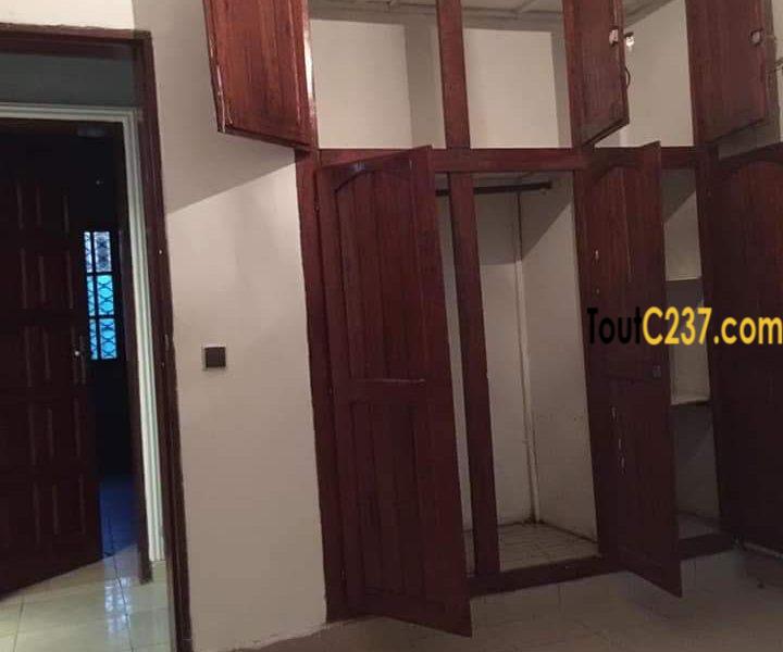 Villa à louer à Bonamoussadi, Douala
