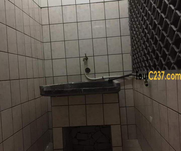 Villa à louer à Bonamoussadi, Douala