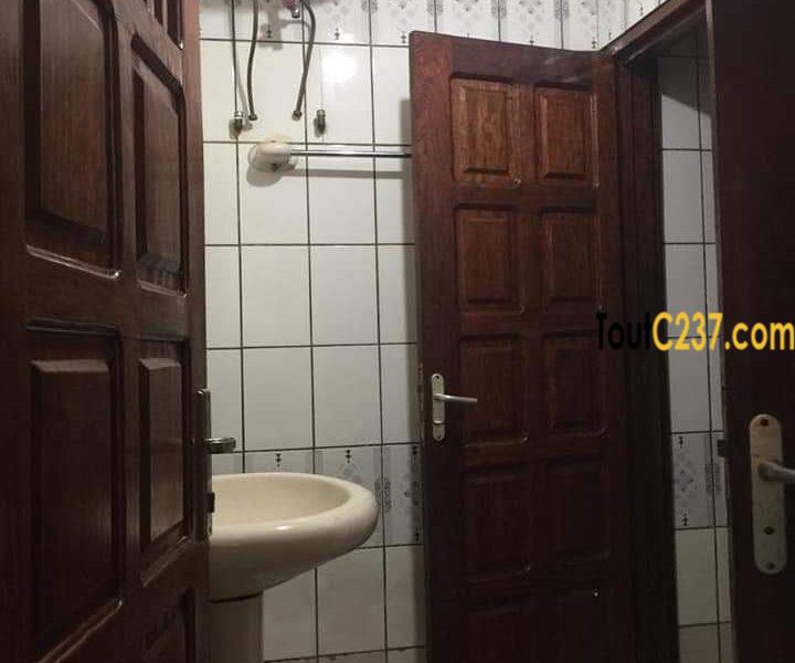 Villa à louer à Bonamoussadi, Douala