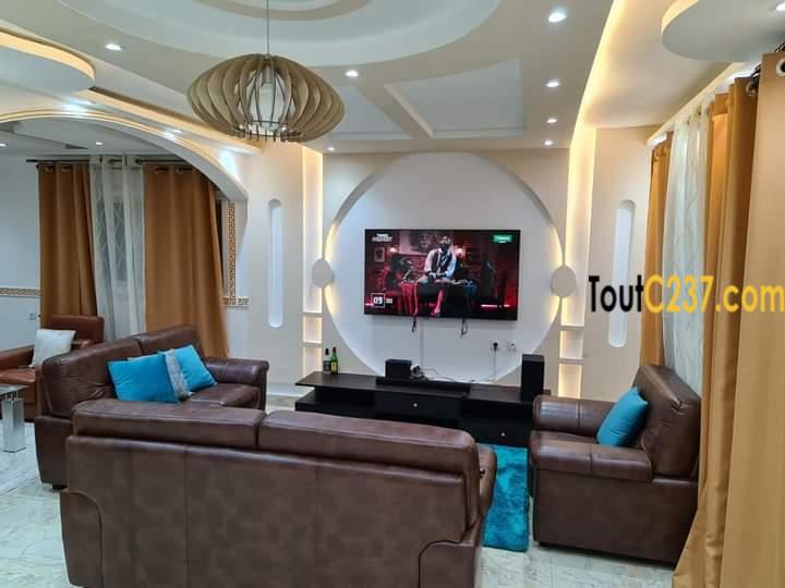 Somptueux Duplex à vendre à Bonaberi, Douala
