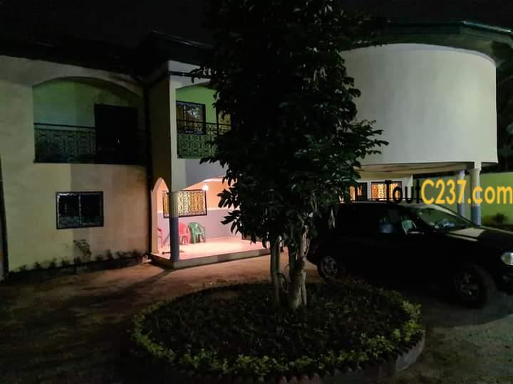 Somptueux Duplex à vendre à Bonaberi, Douala