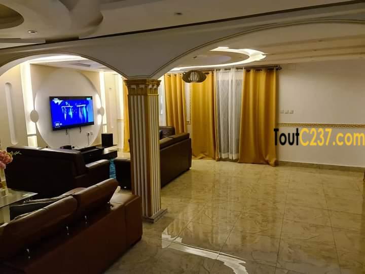 Somptueux Duplex à vendre à Bonaberi, Douala