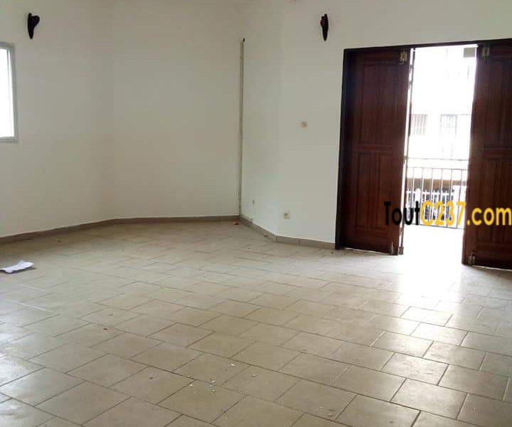 Appartement à louer à Bonamoussadi, Douala