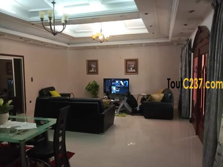 Jolie villa à vendre à Kotto, Douala