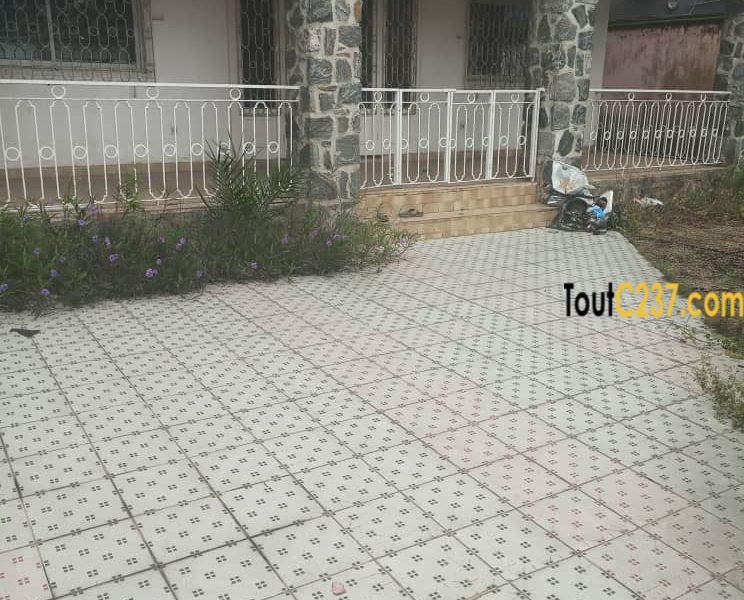 Duplex à vendre à Bonapriso, Douala