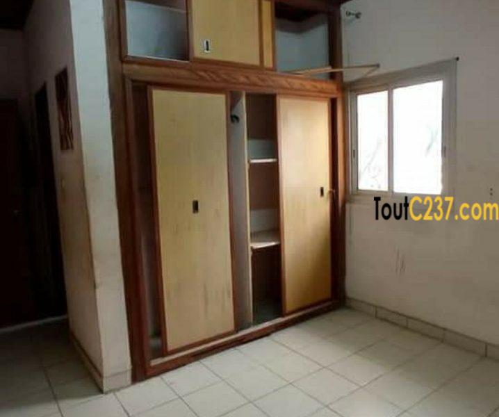 Duplex à louer à pk13, Douala