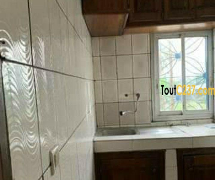Appartement à louer à youpwe, Douala