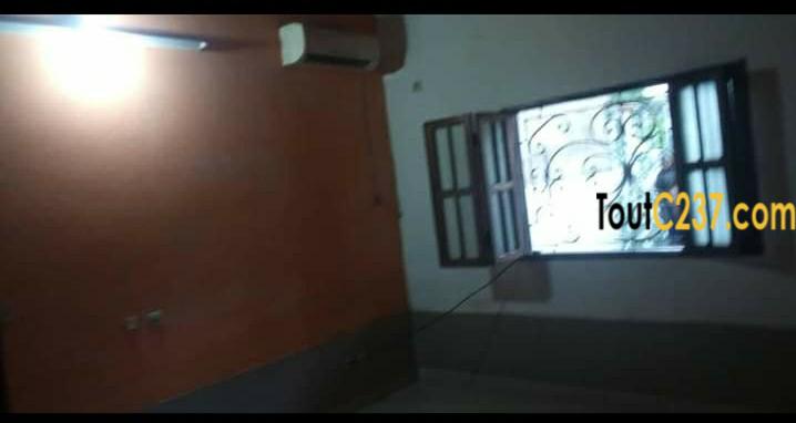 Villa, maison à vendre à Logpom, Douala