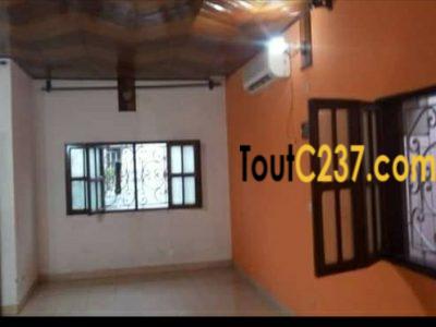 Villa, maison à vendre à Logpom, Douala