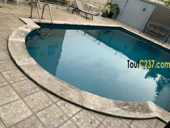 Appartement à louer à Bonanjo, Douala