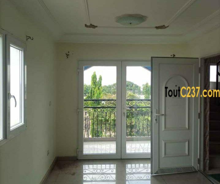 Appartement à louer à Bonamoussadi, Douala