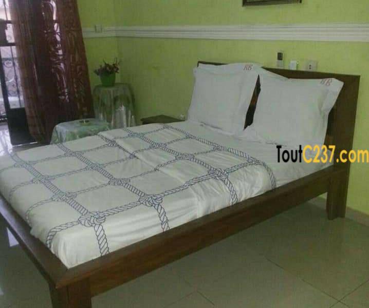 Studio meublé à louer à Bonamoussadi, Douala