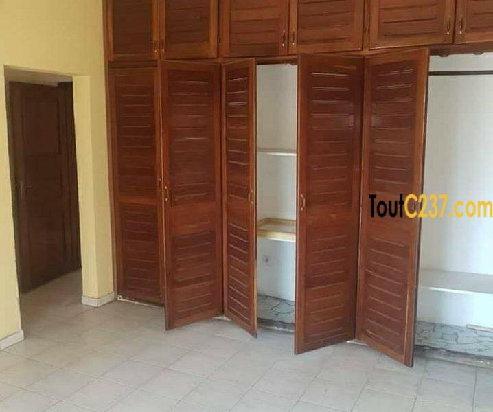 Appartement à louer à Bonamoussadi, Douala