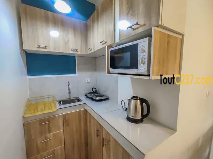 Studio Meublé à Louer à Akwa, Douala