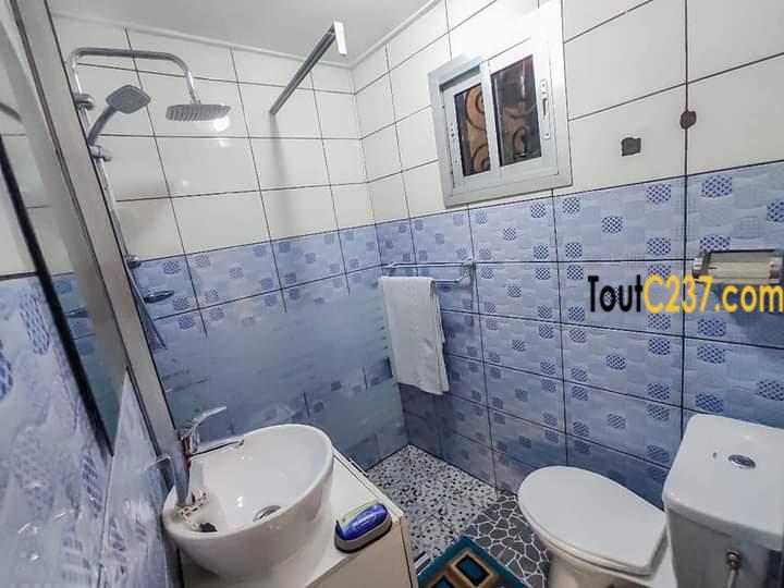 Studio Meublé à Louer à Akwa, Douala