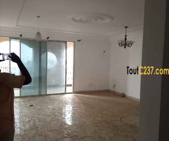 Appartement à louer à Logpom, Douala