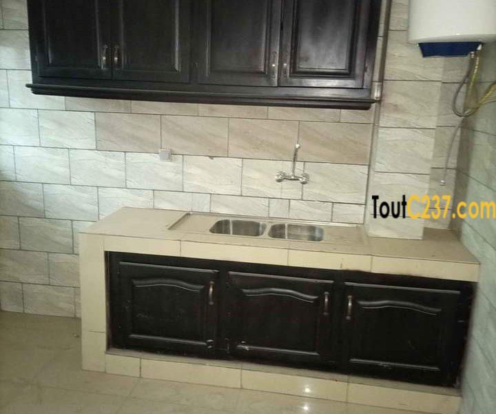 Appartement à louer à Logpom, Douala