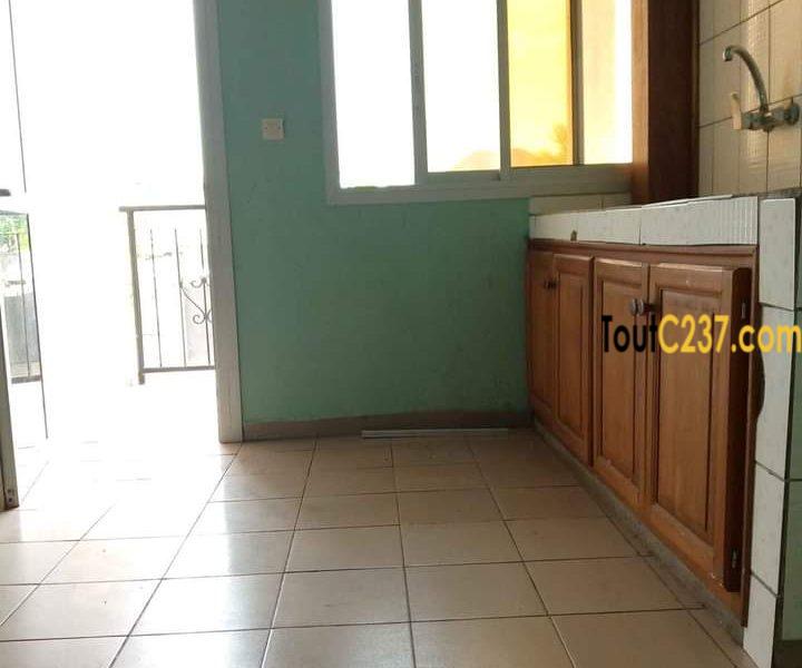 Appartement à louer à Bonamoussadi sable, Douala