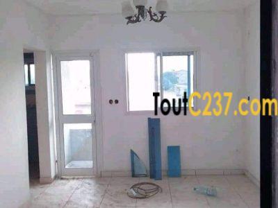 Studio moderne à louer à Carrefour Agip, Douala