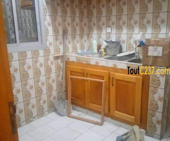 Studio moderne à louer à Carrefour Agip, Douala